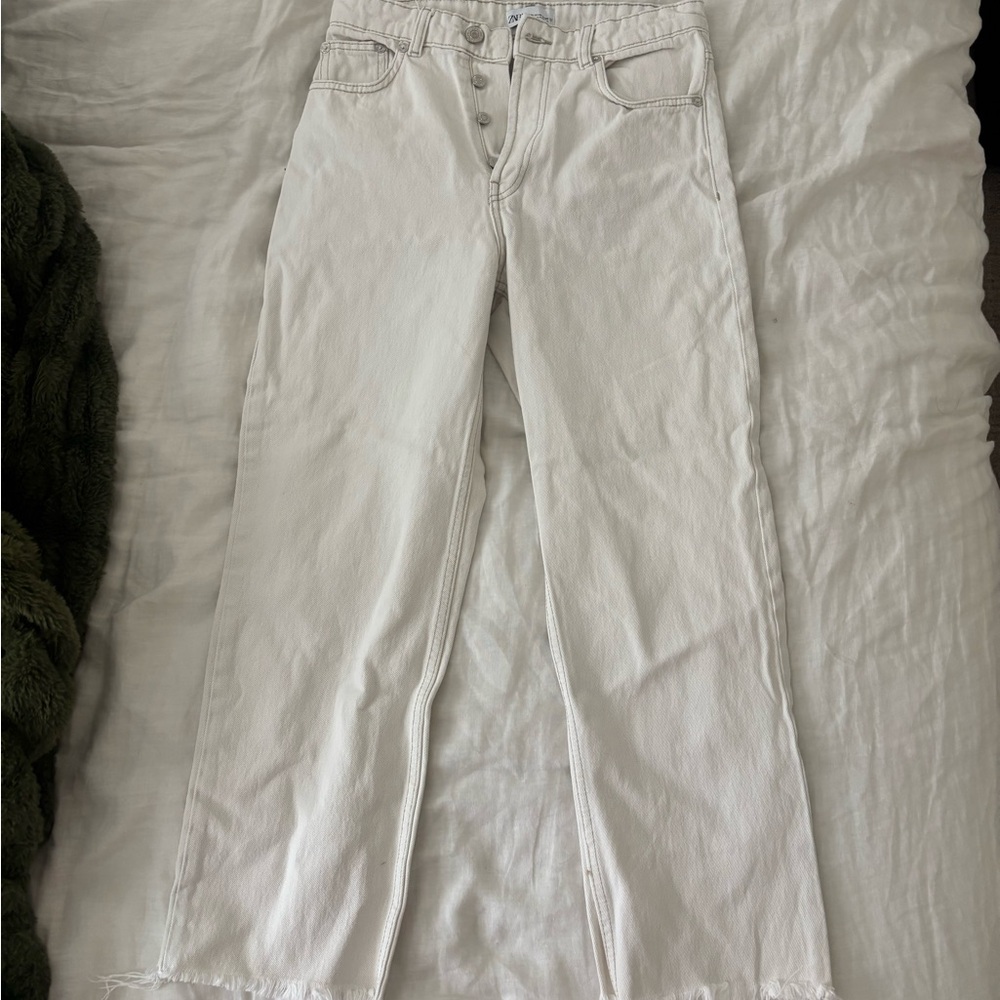 Zara White High-Waisted Jeans